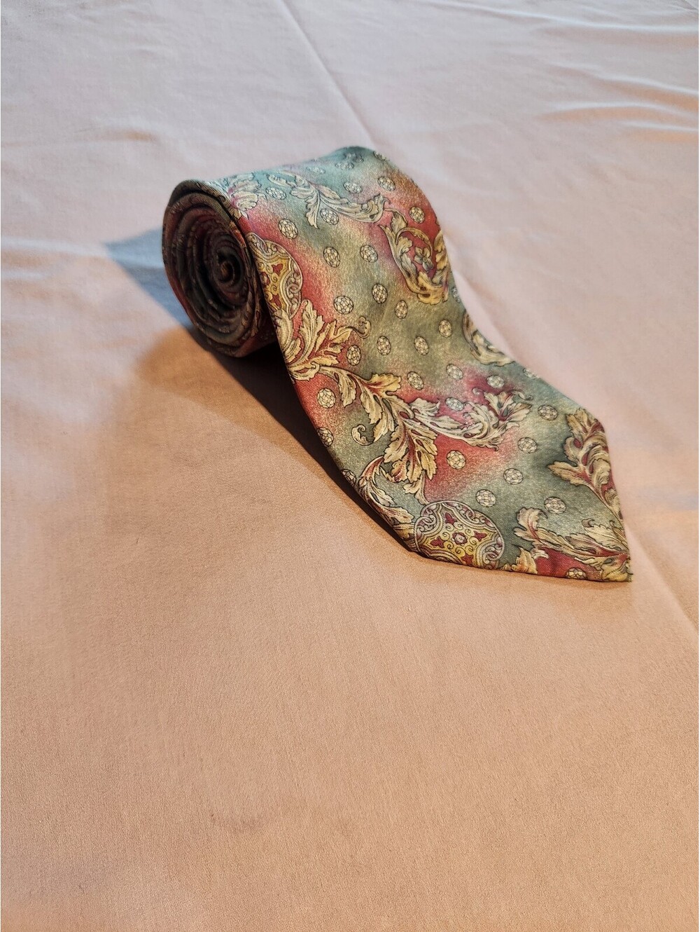 Bill Blass Men's Silk Tie Made in Mexico with Ornate Floral Pattern